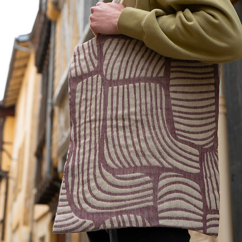 Tote bag en lin, 100 % tissé et confectionné en France, rendu personnalisable Tote bag en lin, 100 % tissé et confectionné en France, rendu personnalisable